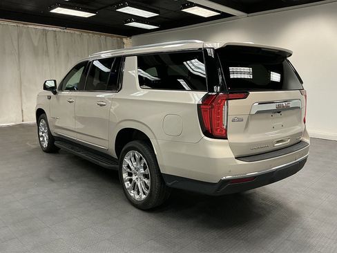 Used 2022 GMC Yukon XL SLT w/ SLT Premium Package AWD/4WD image 3