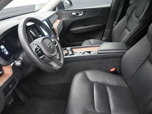 Used 2024 Volvo XC60 B5 Plus AWD/4WD image 12