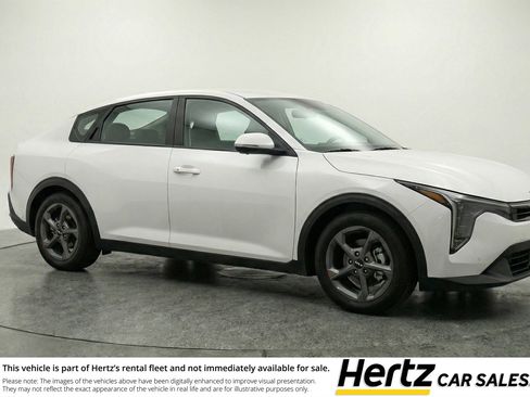 Used 2025 Kia K4 LXS image 1