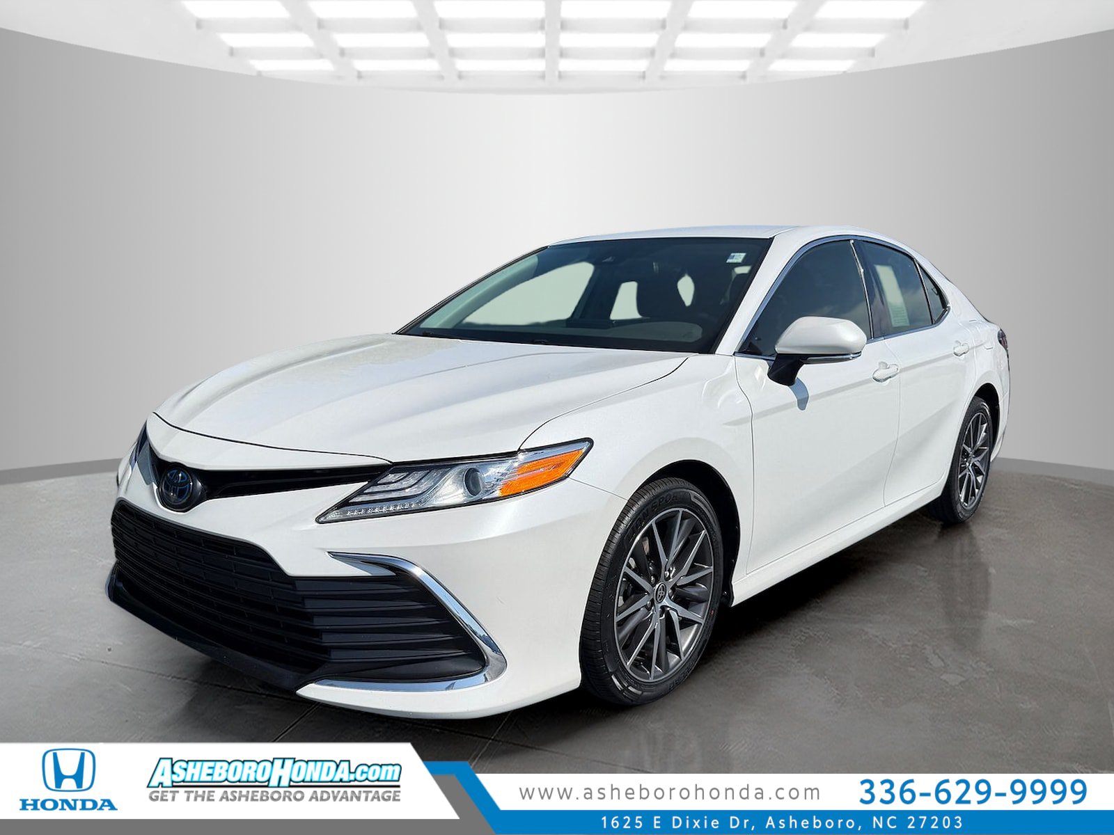 Used 2023 Toyota Camry XLE FWD image 1