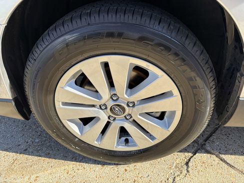 Used 2019 Subaru Outback 2.5i Premium image 7