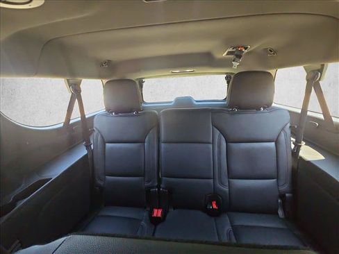 Used 2024 Chevrolet Suburban LS RWD image 19