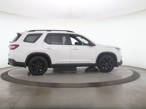 Used 2025 Honda Pilot Black Edition image 6