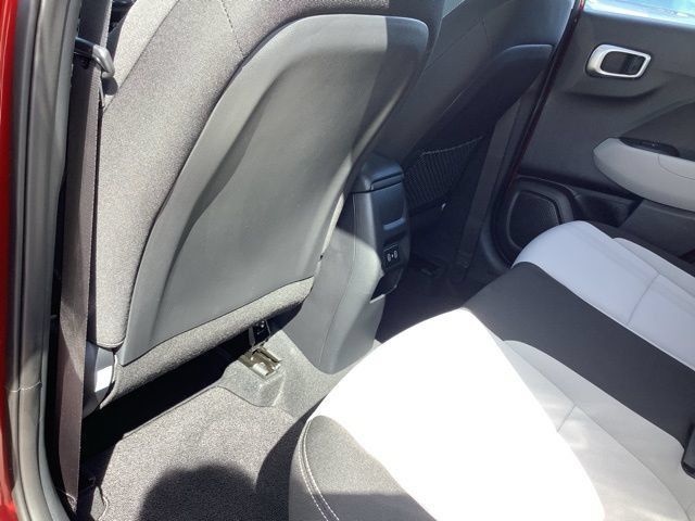 Used 2026 Hyundai Venue SEL FWD image 32
