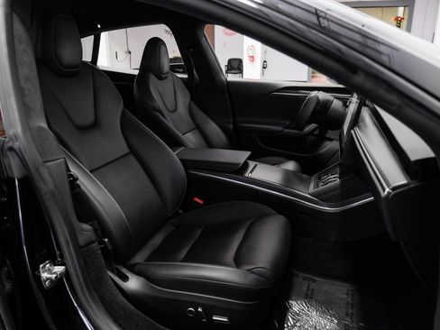 Used 2022 Tesla Model S Plaid image 34