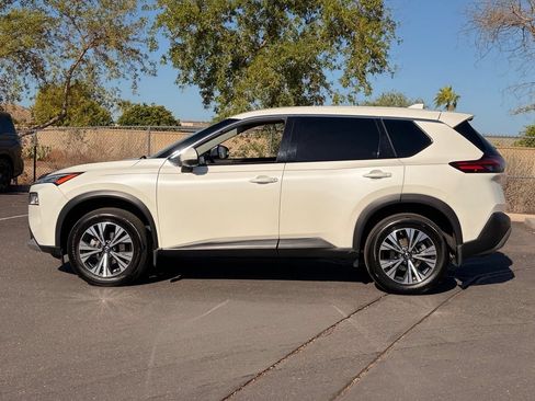 Used 2021 Nissan Rogue SV FWD image 3