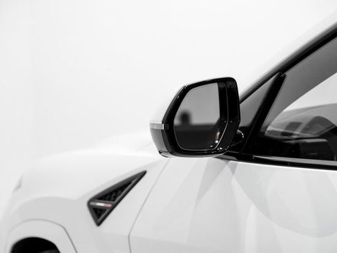 Used 2025 Lamborghini Urus SE image 47