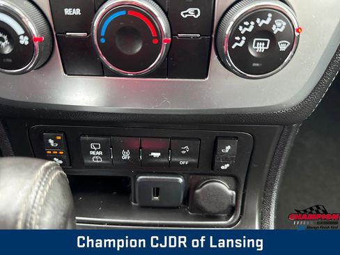 Used 2015 GMC Acadia SLE image 43