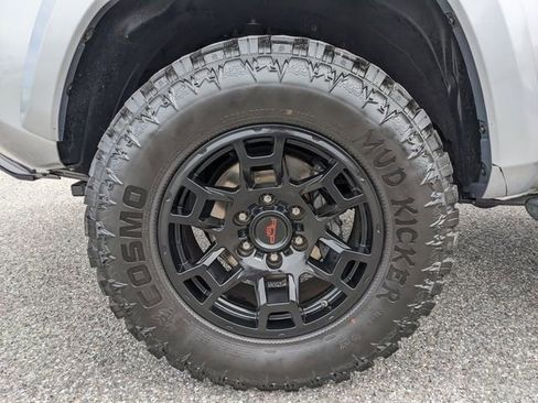 Used 2017 Toyota Tacoma SR5 w/ Tow Package image 10