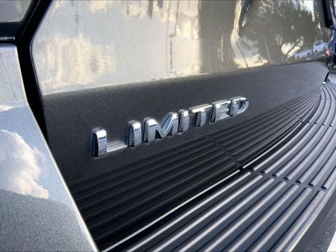 Used 2019 Ford Expedition Limited RWD image 10