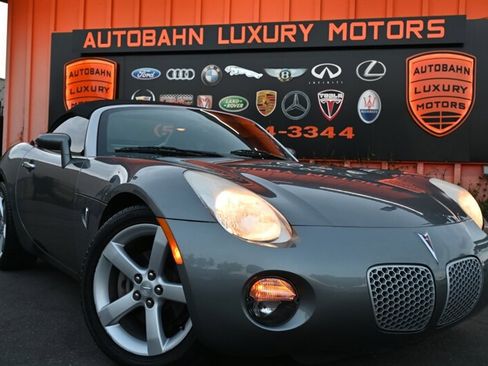 Used 2006 Pontiac Solstice Convertible w/ Premium Package image 1