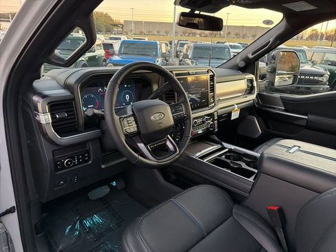 New 2026 Ford F250 Platinum w/ FX4 Off-Road Package AWD/4WD image 13