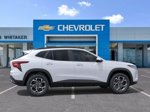 New 2026 Chevrolet Trax LT w/ Driver Confidence Package FWD image 5