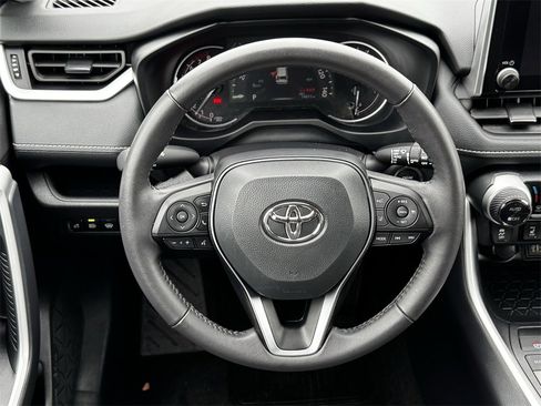 Used 2025 Toyota RAV4 XLE image 15