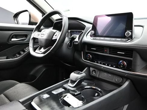 Used 2025 Nissan Rogue SV FWD image 13