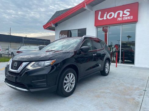 Used 2018 Nissan Rogue SV AWD/4WD image 2