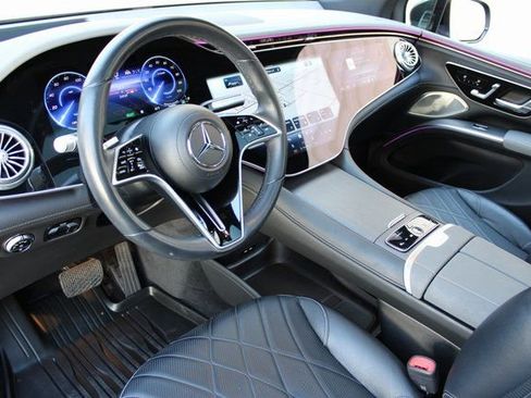Used 2023 Mercedes-Benz EQS 580 4MATIC SUV image 9