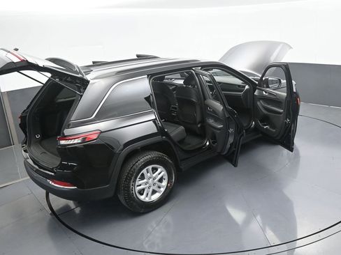 Used 2025 Jeep Grand Cherokee Laredo AWD/4WD image 62