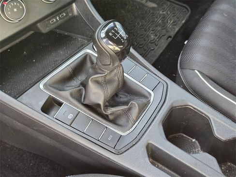 Used 2022 Volkswagen Jetta Sport image 9