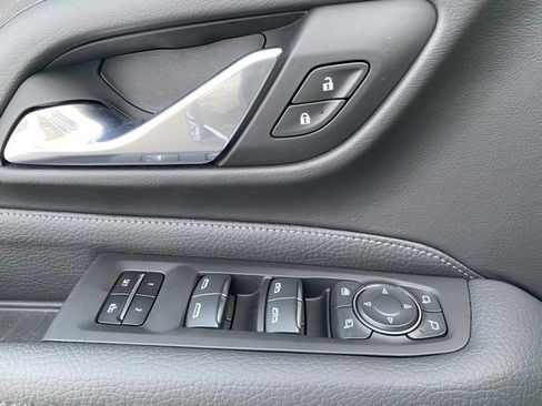 Used 2021 GMC Yukon Denali w/ Denali Premium Package image 32