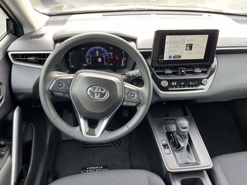 Used 2026 Toyota Corolla Cross LE FWD image 10
