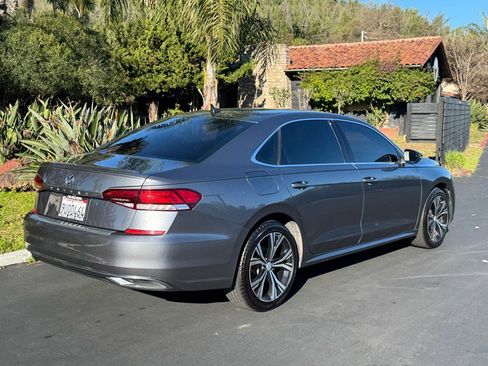 Used 2022 Volkswagen Passat 2.0T SE image 6