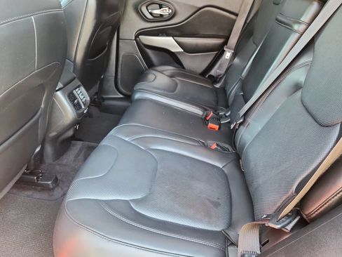 Used 2017 Jeep Cherokee Overland w/ Technology Group AWD/4WD image 10