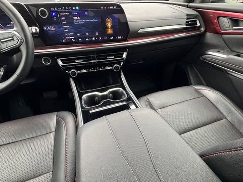 Certified 2024 Chevrolet Traverse Z71 w/ LPO, Floor Liner Package image 3