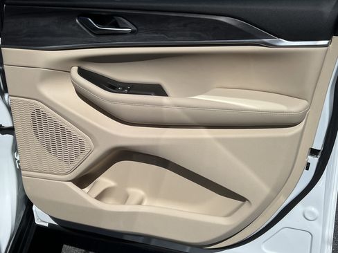 Used 2025 Jeep Grand Cherokee L Limited w/ Luxury Tech Group II image 18