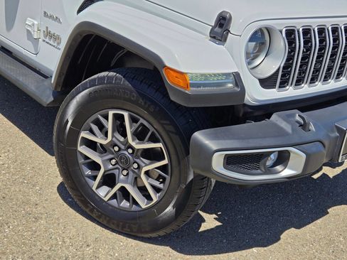 Used 2024 Jeep Wrangler Unlimited Sahara AWD/4WD image 10