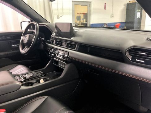 Used 2024 Honda Pilot TrailSport image 14