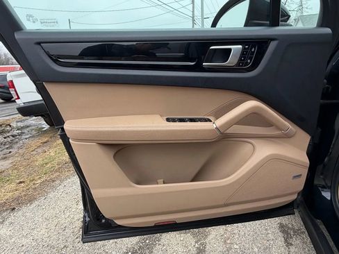 Used 2019 Porsche Cayenne S w/ Premium Plus Package AWD/4WD image 20