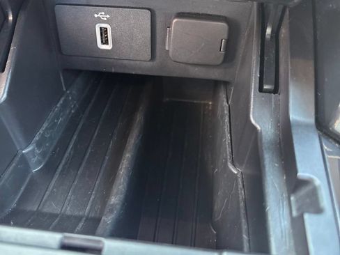 Used 2018 Ford Explorer XLT w/ Equipment Group 202A AWD/4WD image 23