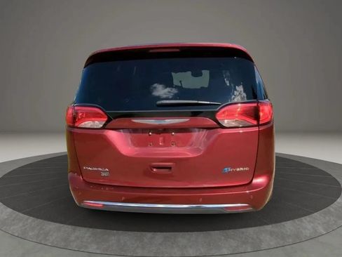 Used 2020 Chrysler Pacifica Limited FWD image 3