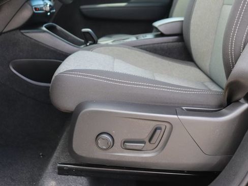 Used 2024 Volvo XC40 B5 Core image 9