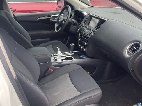 Used 2017 Nissan Pathfinder SV image 6