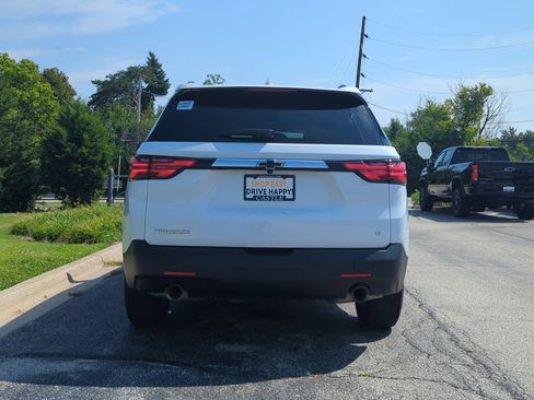 Used 2023 Chevrolet Traverse LT FWD image 11
