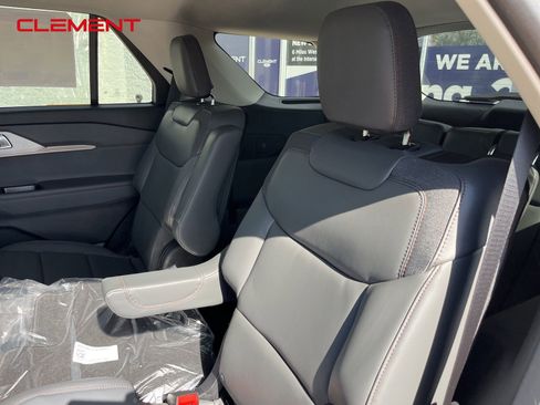 New 2025 Ford Explorer Active w/ Active Comfort Package image 37