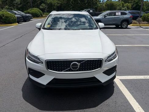 Used 2025 Volvo V60 B5 Cross Country Plus AWD/4WD image 9