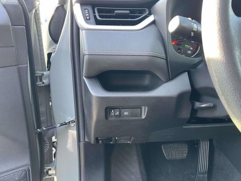 Used 2021 Toyota RAV4 XLE image 31