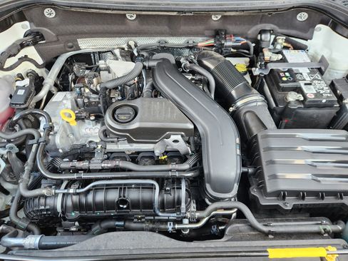 Certified 2025 Volkswagen Taos SEL w/ Black Wheel Plus Package image 19