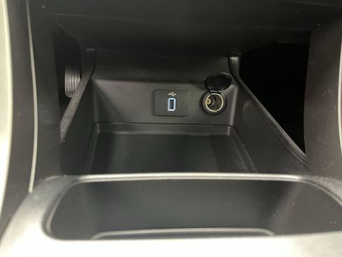 Used 2017 Ford Fusion SE w/ Fusion SE Technology Package FWD image 22