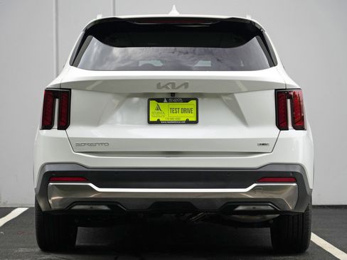 Used 2025 Kia Sorento EX w/ EX Panoramic Sunroof Package FWD image 10