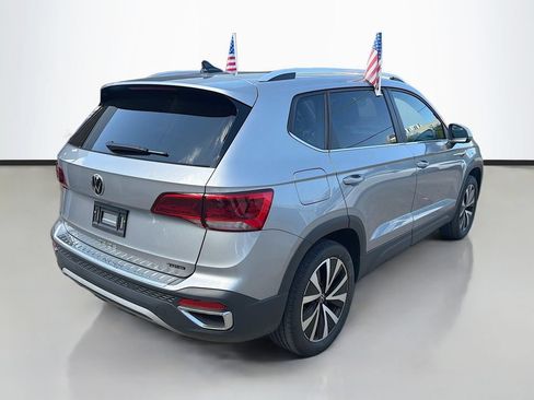 Used 2023 Volkswagen Taos SE w/ Panoramic Sunroof Package AWD/4WD image 7