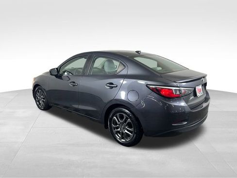 Used 2019 Toyota Yaris L image 3