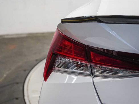 Used 2025 Hyundai Elantra Sport image 11