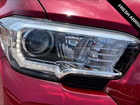 Used 2019 Toyota Tacoma TRD Off-Road AWD/4WD image 30