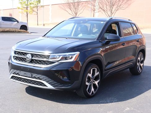 Used 2023 Volkswagen Taos SEL image 31