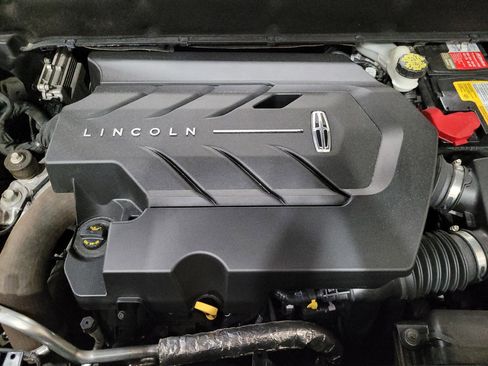 Used 2017 Lincoln MKX Reserve image 30