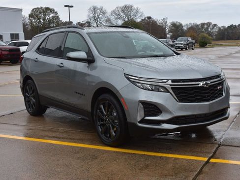 Used 2023 Chevrolet Equinox RS image 3